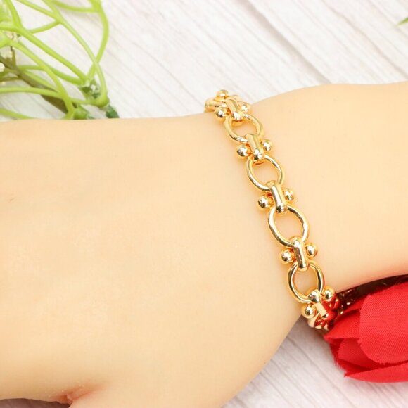 "Trendy Handmade Bracelet – A Thoughtful Gift for Girls & Women | UNVRC1605 - Picture 7 of 10